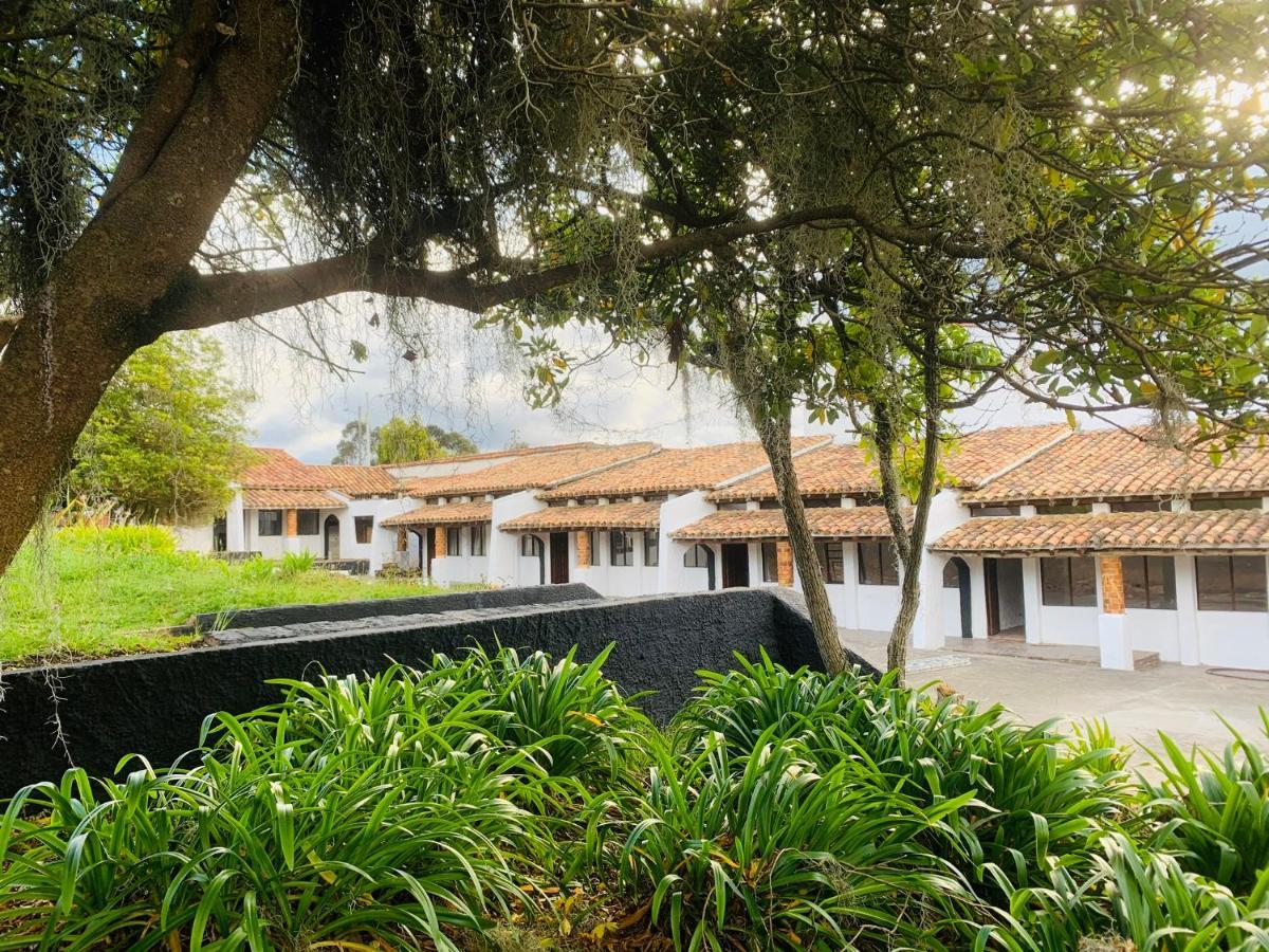 Club Aviva Guatavita - Hostel - Restaurante, Disco & Bar Exterior photo